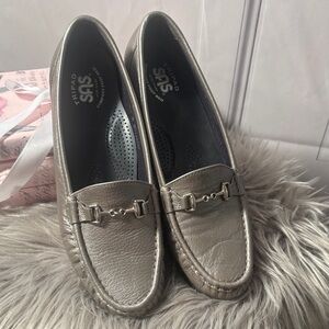 SAS Women's Metro Lather Silver Loafers, Size 9.5
